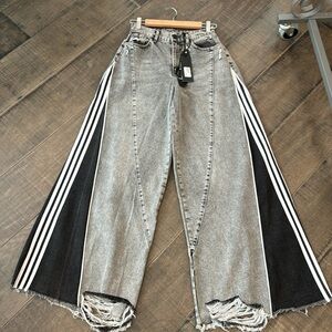 NWT WIMENS WIDE KEG JEANS SIZE S